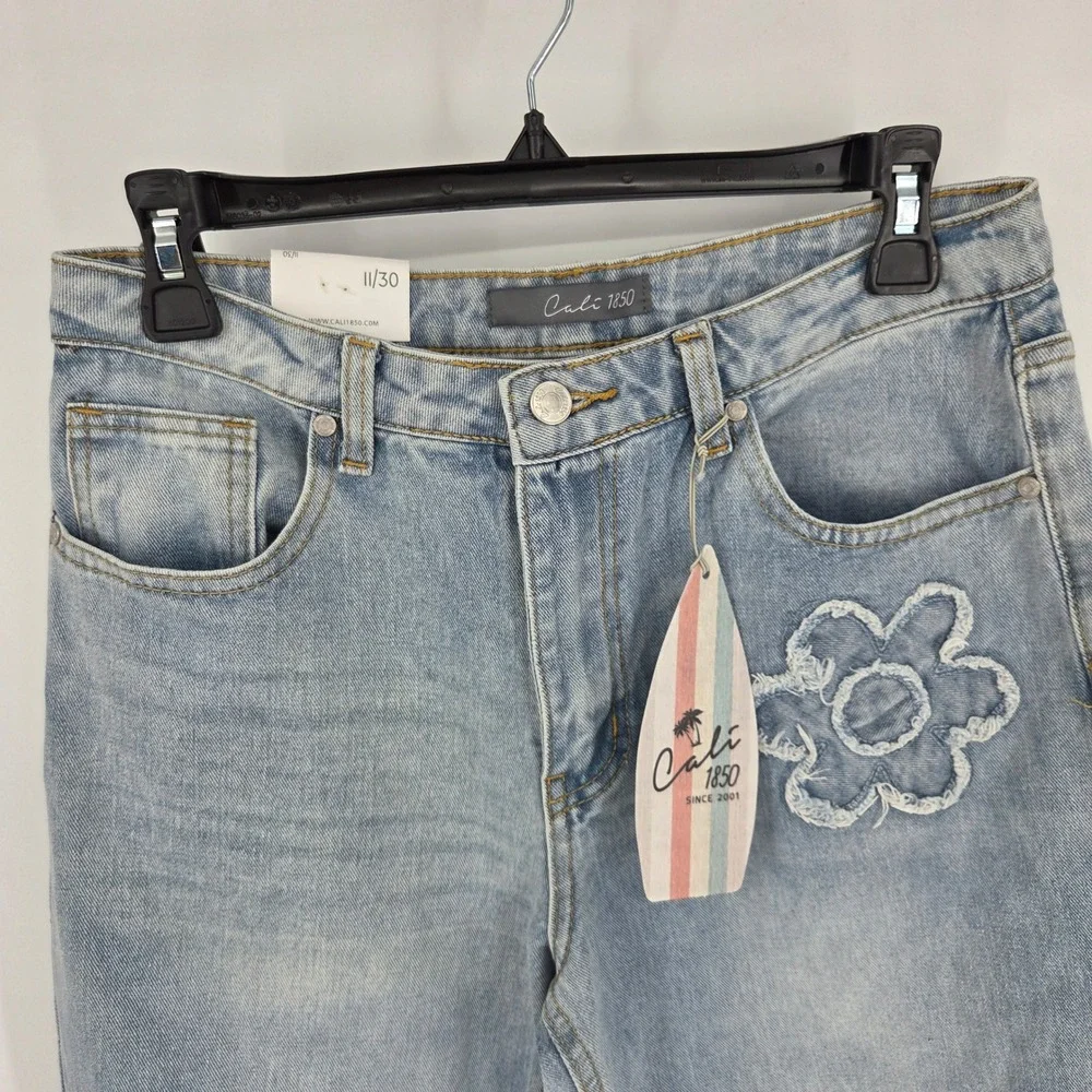 Cali 1850 Womens Flower Patch Straight Leg Jeans Light Wash Blue Size 11/30 NEW - Picture 2 of 6